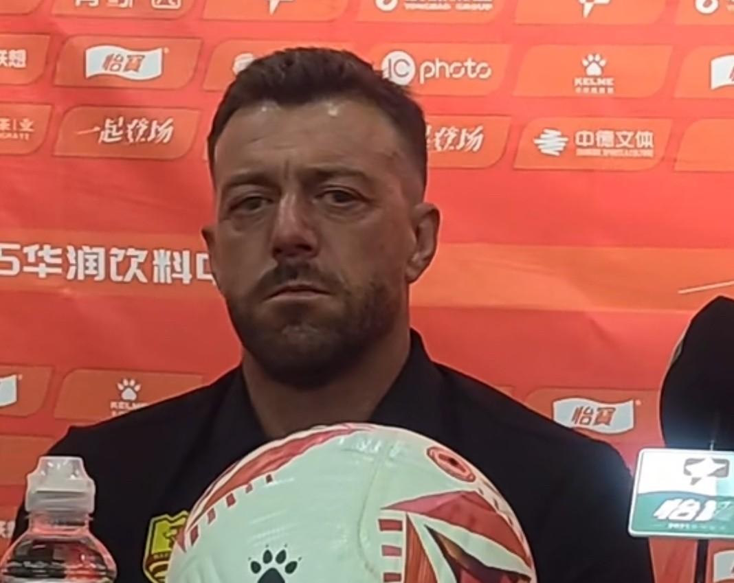 青岛红狮队代理主帅坚信主场胜利即将到来