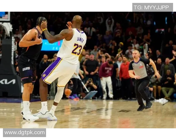 裁判报告出炉，湖人战太阳两次漏判！詹姆斯没犯规布克狄龙不委屈